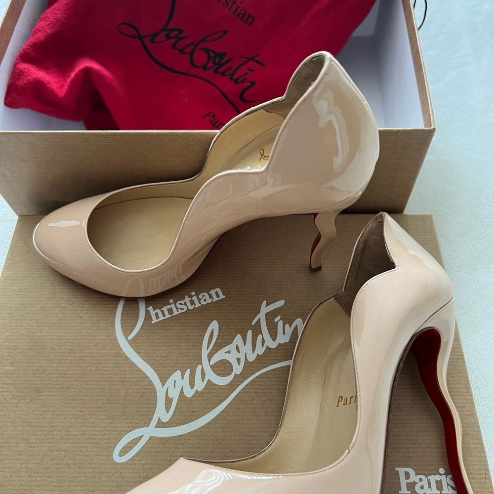 Christian Louboutin Round Toe Pump